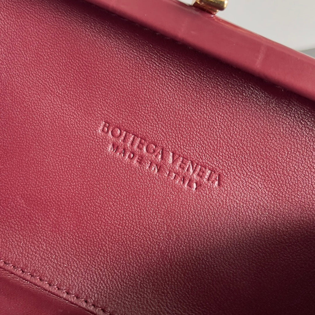 Bottega Veneta Knot  717622 Lambskin Red