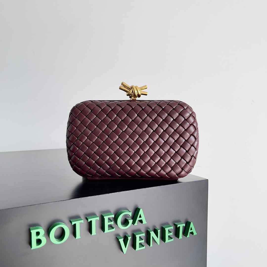 Bottega Veneta Knot Red Calfskin 717622