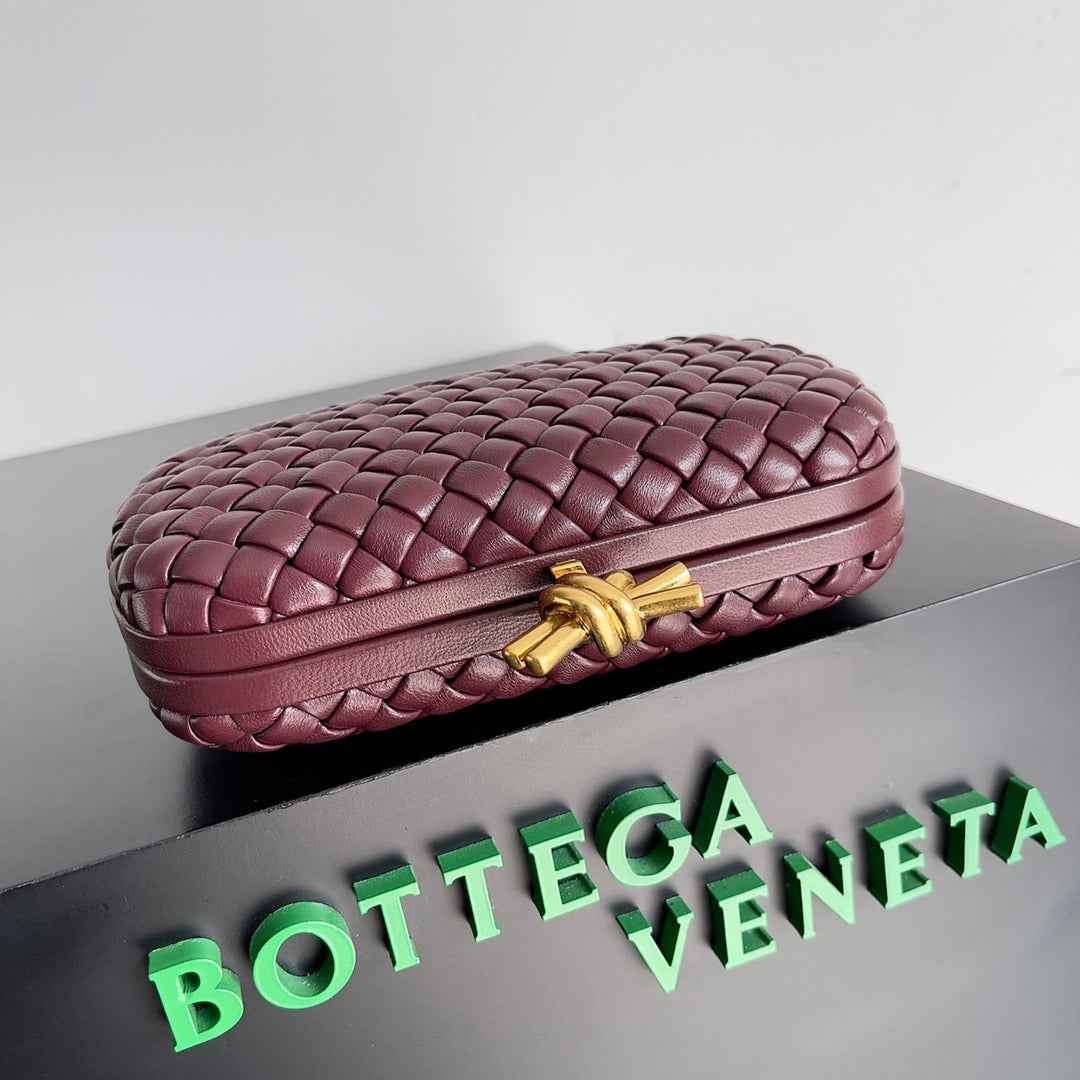 Bottega Veneta Knot Red Calfskin 717622