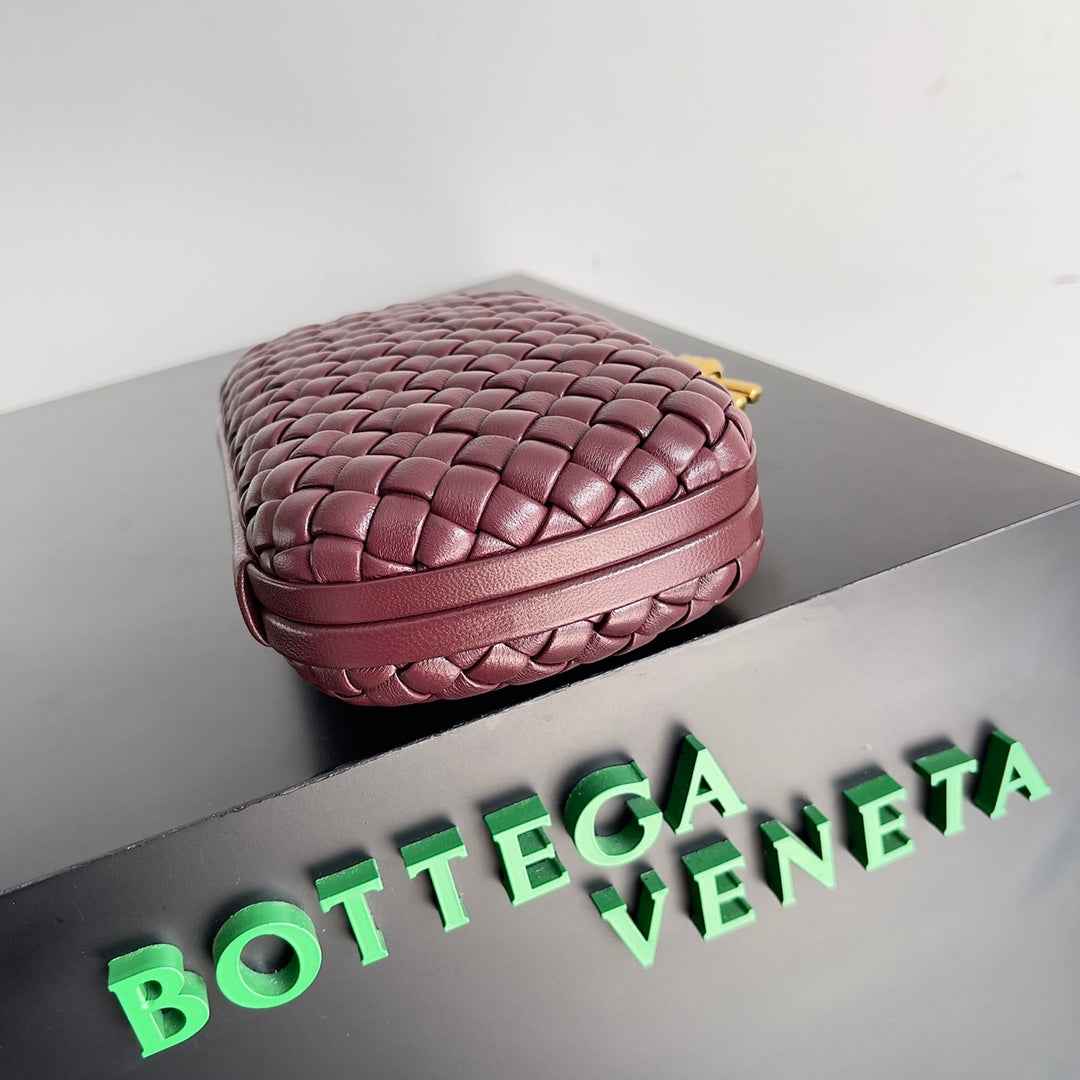 Bottega Veneta Knot Red Calfskin 717622