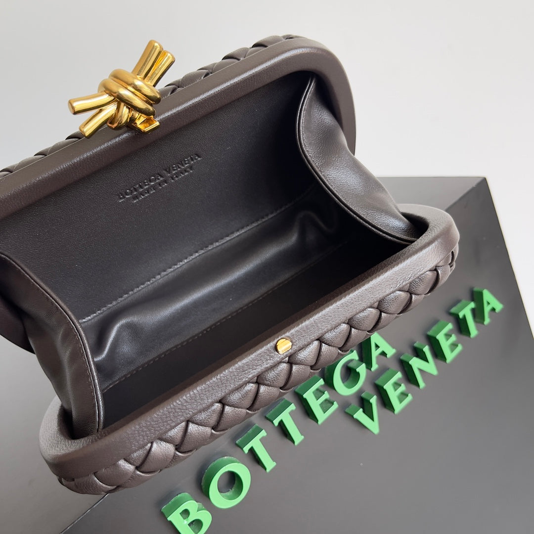 Bottega Veneta Knot Brown Calfskin 717622