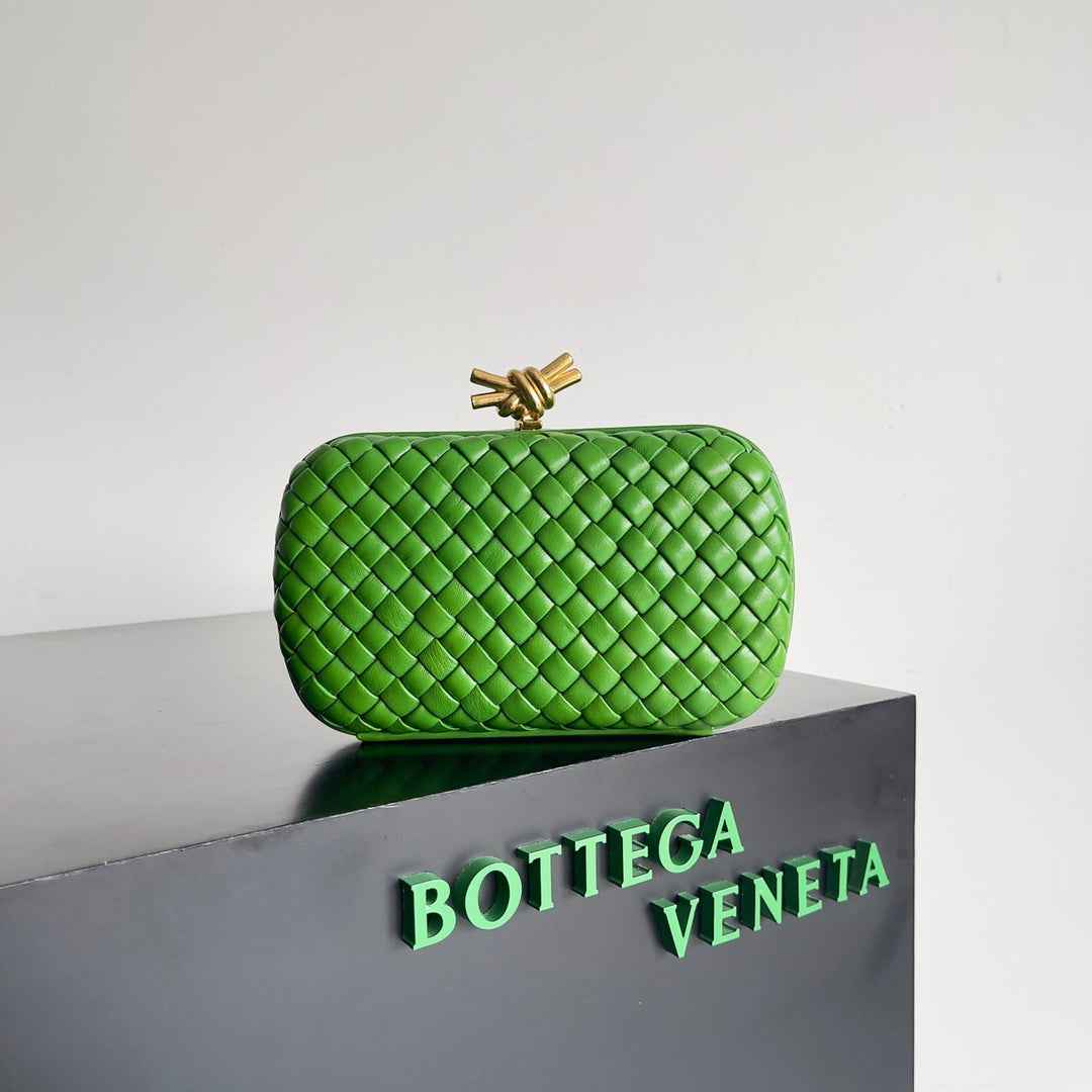 Bottega Veneta Knot Green Calfskin 717622