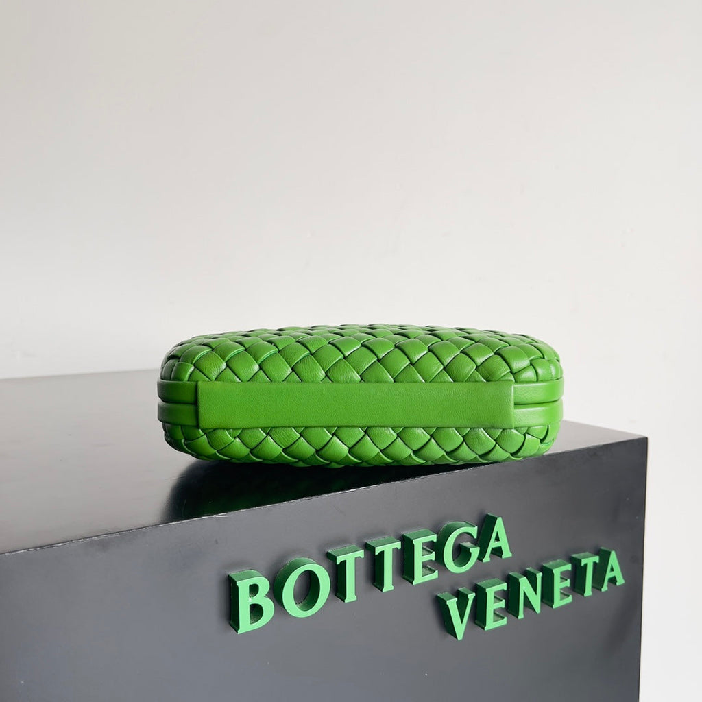 Bottega Veneta Knot Green Calfskin 717622
