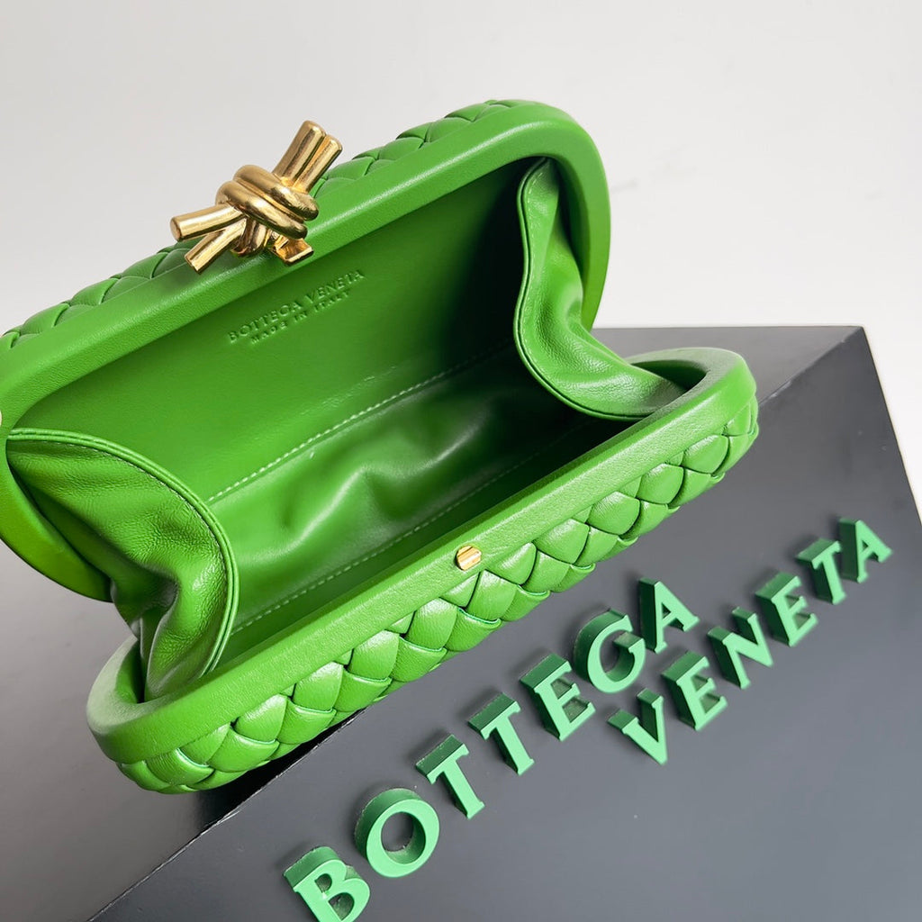 Bottega Veneta Knot Green Calfskin 717622