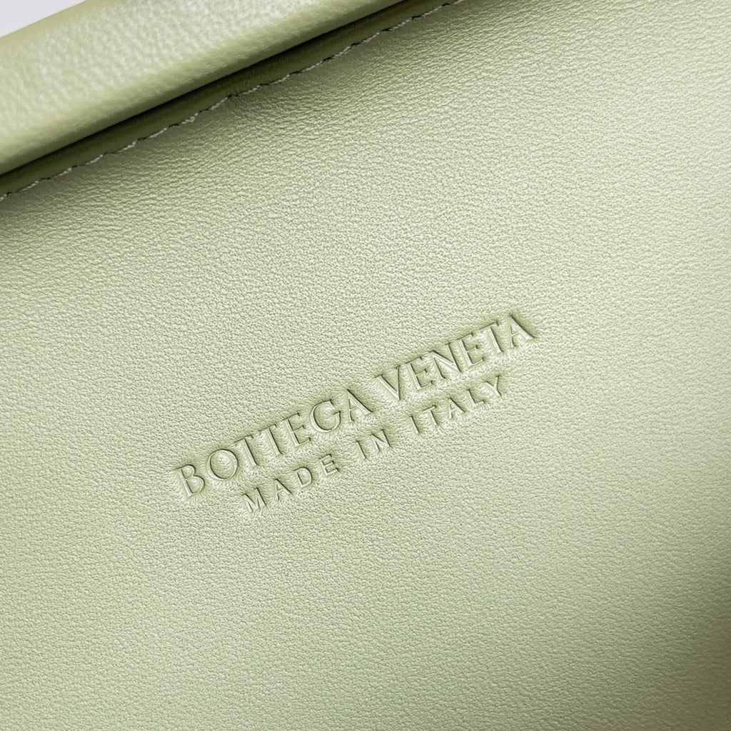 Bottega Veneta Knot Light Green Calfskin 717622