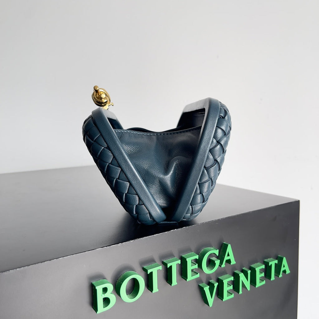 Bottega Veneta Knot Blue Calfskin 717622