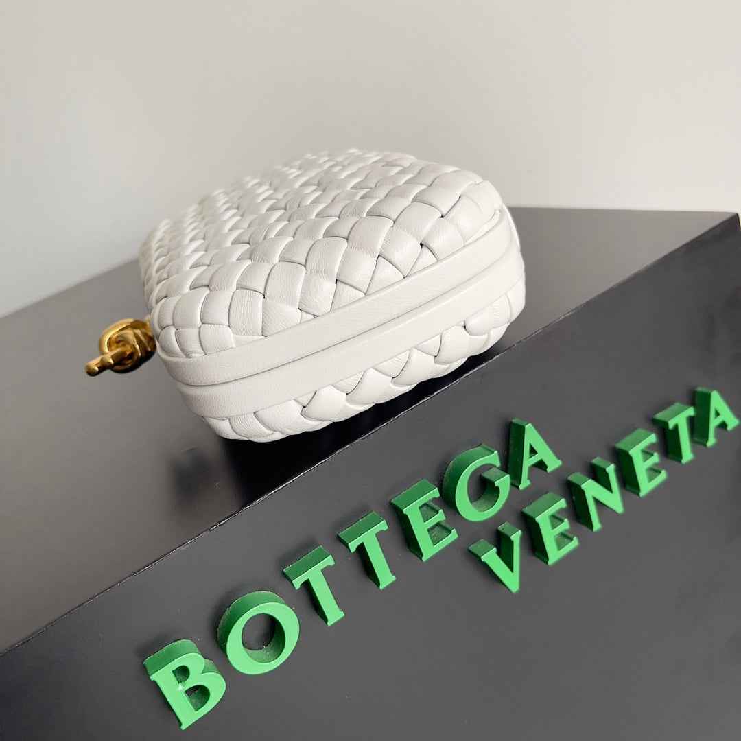 Bottega Veneta Knot White Calfskin 717622