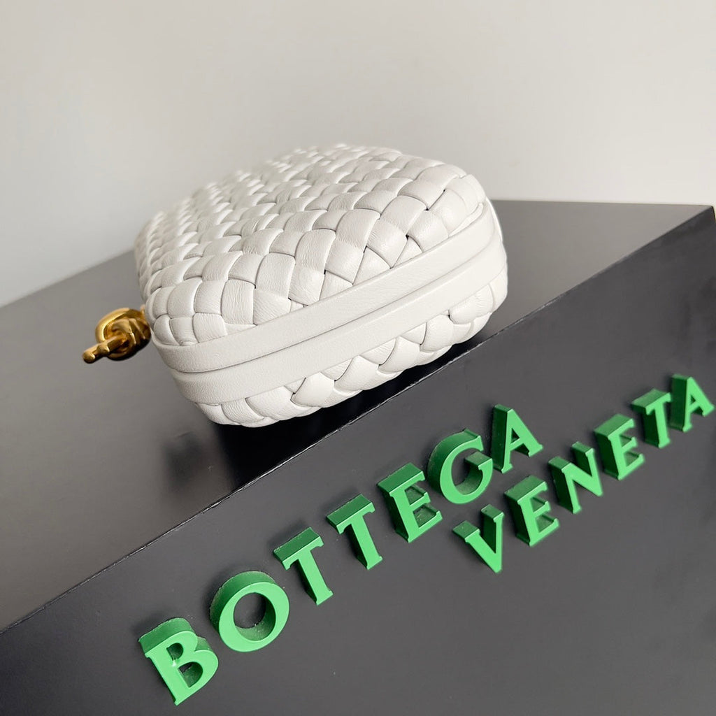 Bottega Veneta Knot White Calfskin 717622