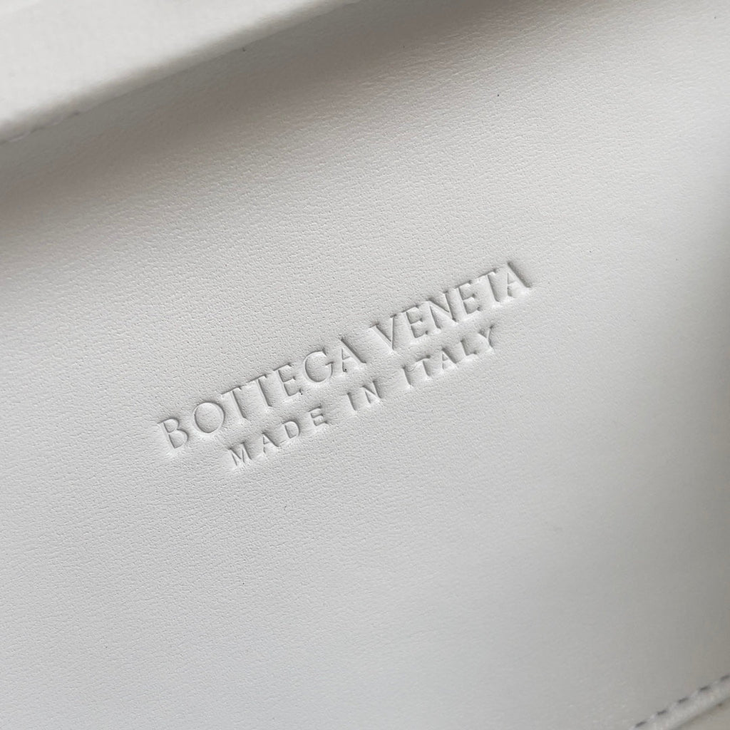 Bottega Veneta Knot White Calfskin 717622