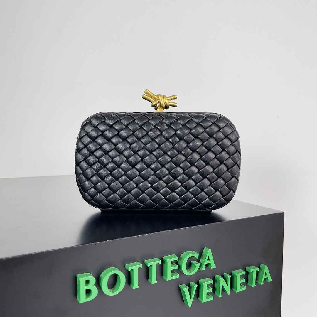 Bottega Veneta Knot Black Calfskin 717622