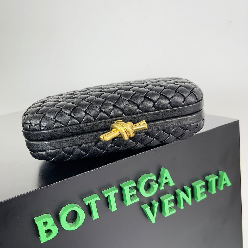 Bottega Veneta Knot Black Calfskin 717622