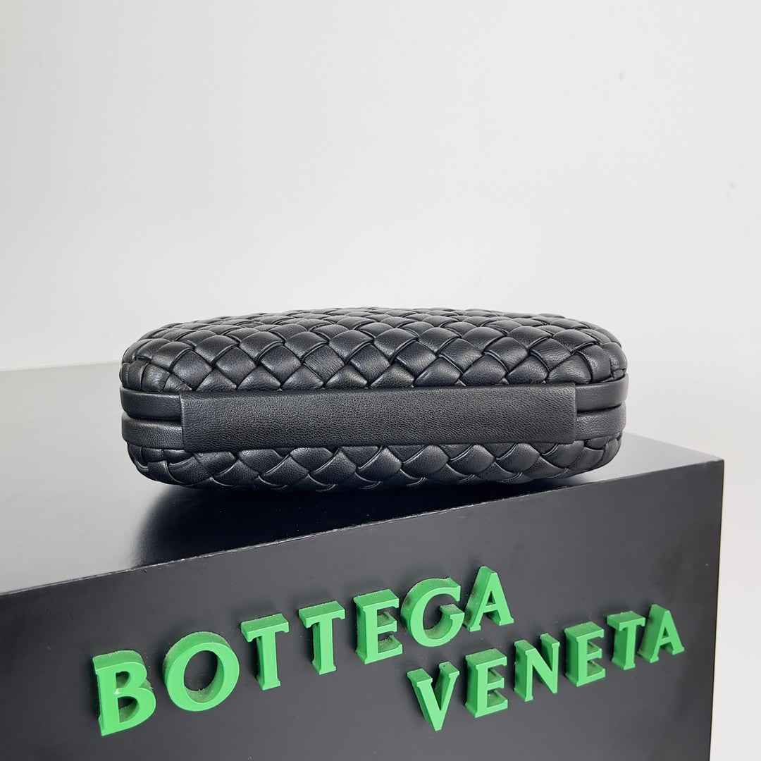 Bottega Veneta Knot Black Calfskin 717622