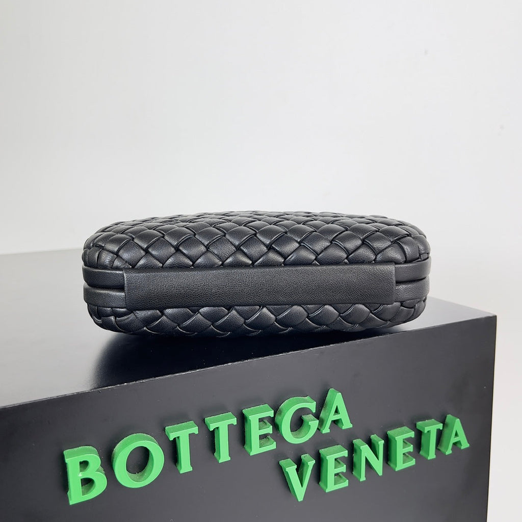 Bottega Veneta Knot Black Calfskin 717622