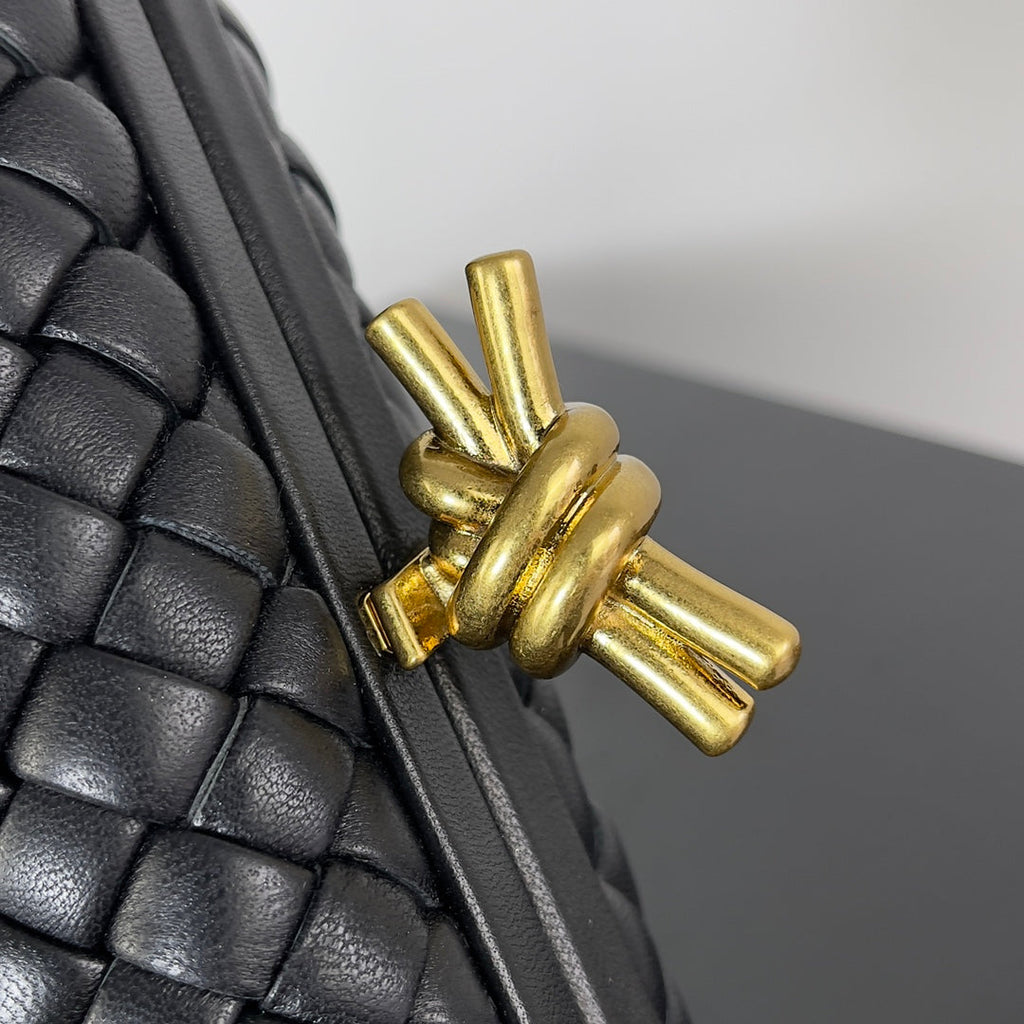 Bottega Veneta Knot Black Calfskin 717622