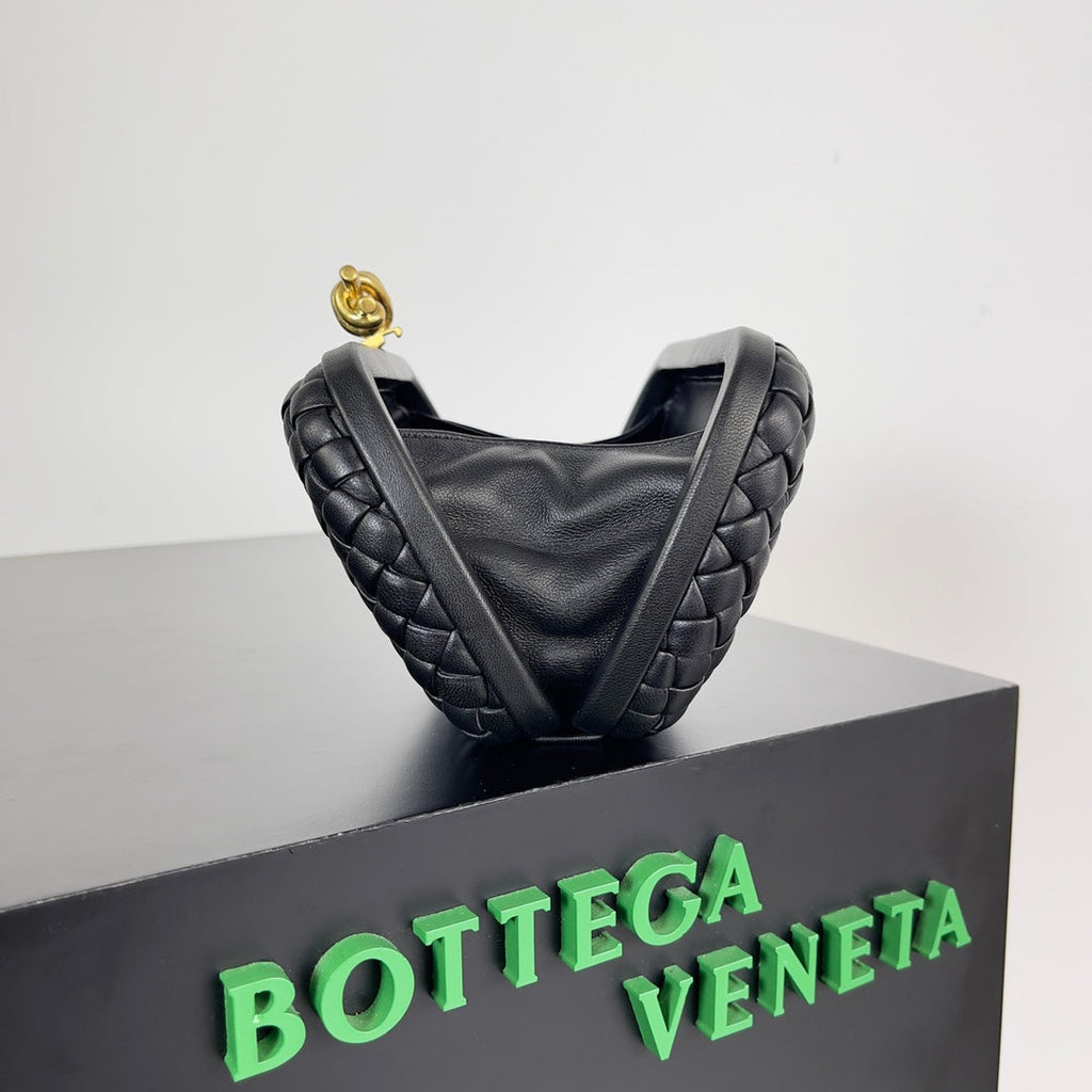 Bottega Veneta Knot Black Calfskin 717622