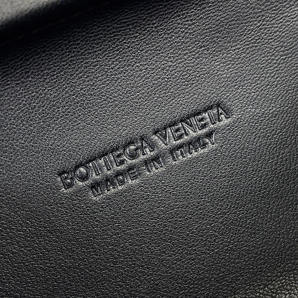 Bottega Veneta Knot Black Calfskin 717622