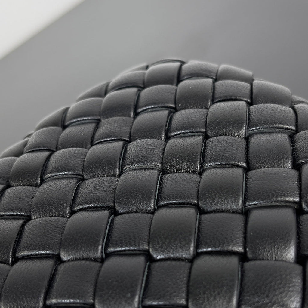 Bottega Veneta Knot Black Calfskin 717622