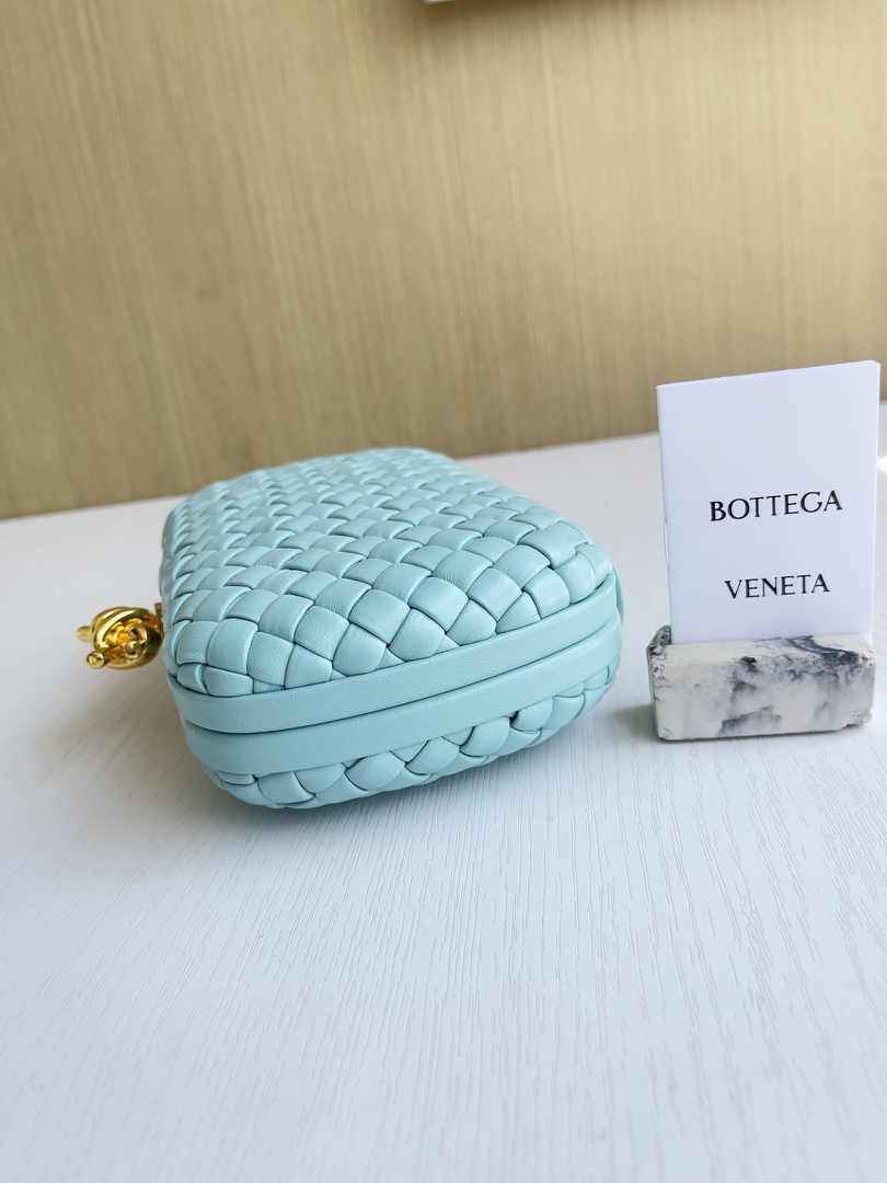 Bottega Veneta Knot Light Blue Calfskin 717622