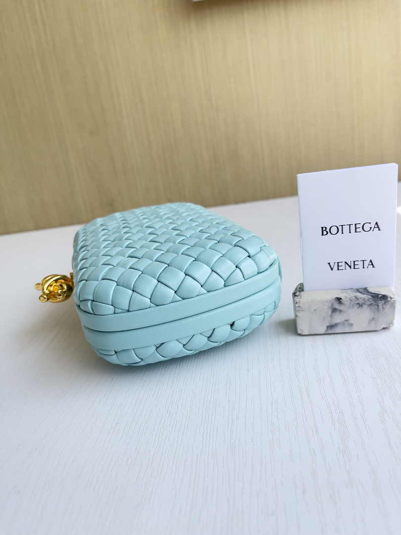 Bottega Veneta Knot Light Blue Calfskin 717622