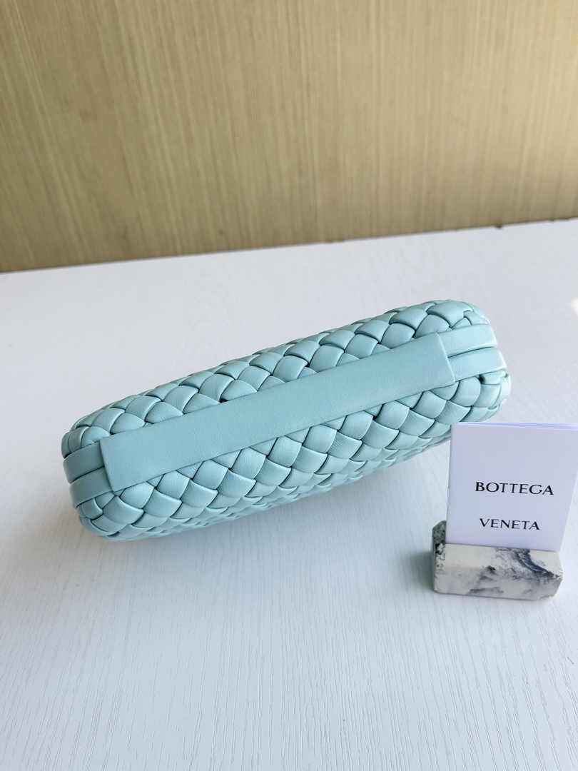 Bottega Veneta Knot Light Blue Calfskin 717622