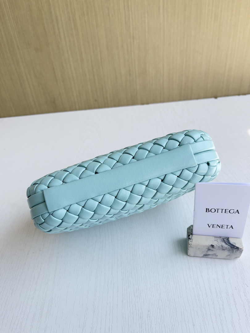 Bottega Veneta Knot Light Blue Calfskin 717622