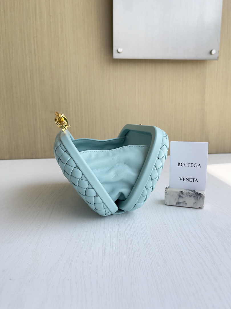 Bottega Veneta Knot Light Blue Calfskin 717622