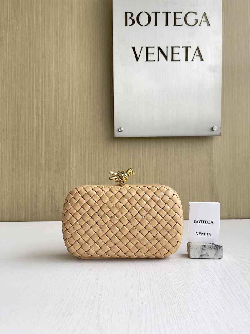 Bottega Veneta Knot Beige Calfskin 717622