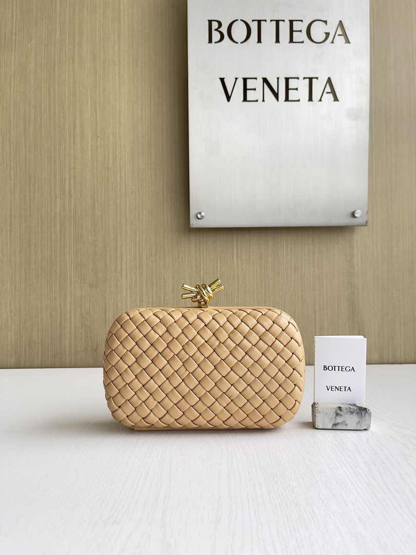 Bottega Veneta Knot Beige Calfskin 717622