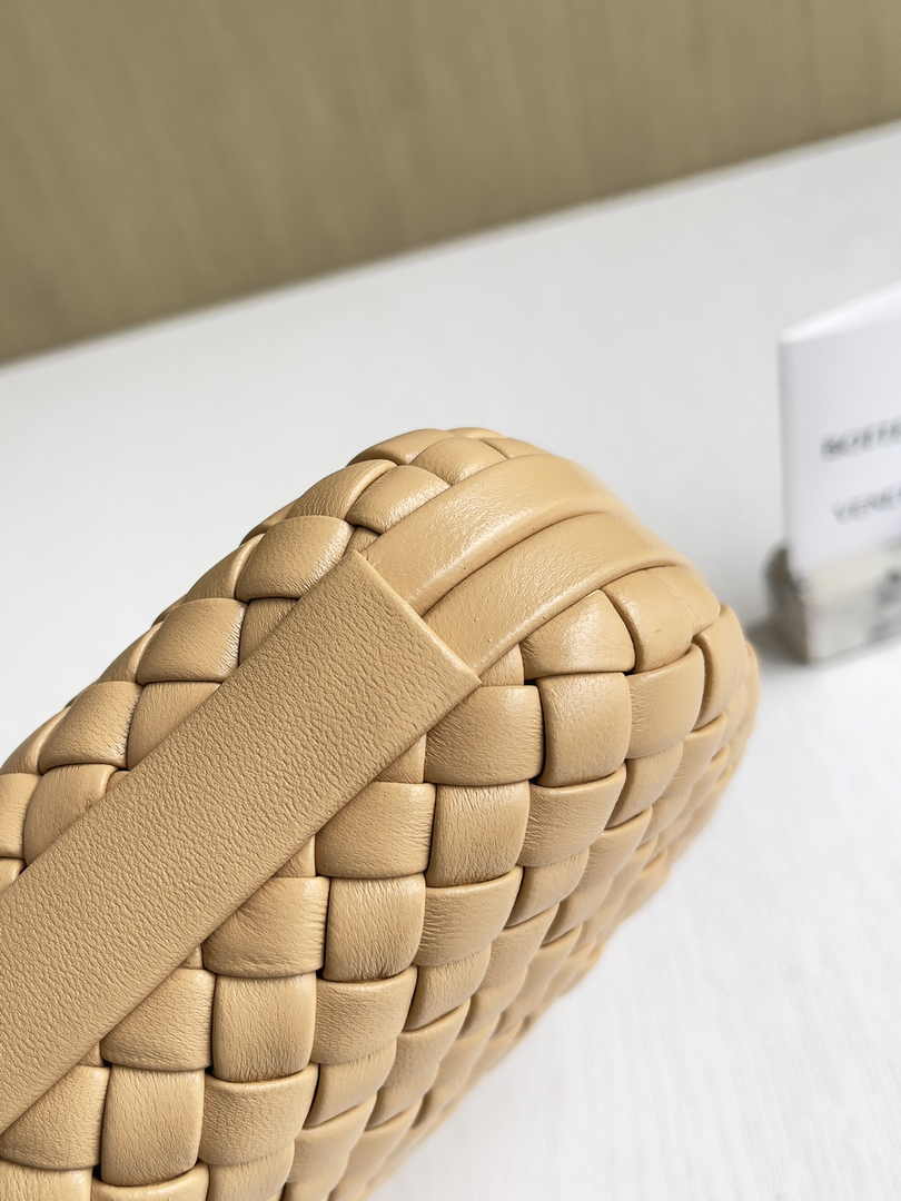 Bottega Veneta Knot Beige Calfskin 717622