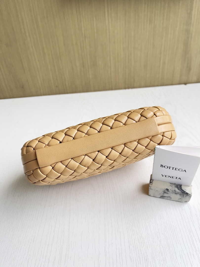 Bottega Veneta Knot Beige Calfskin 717622