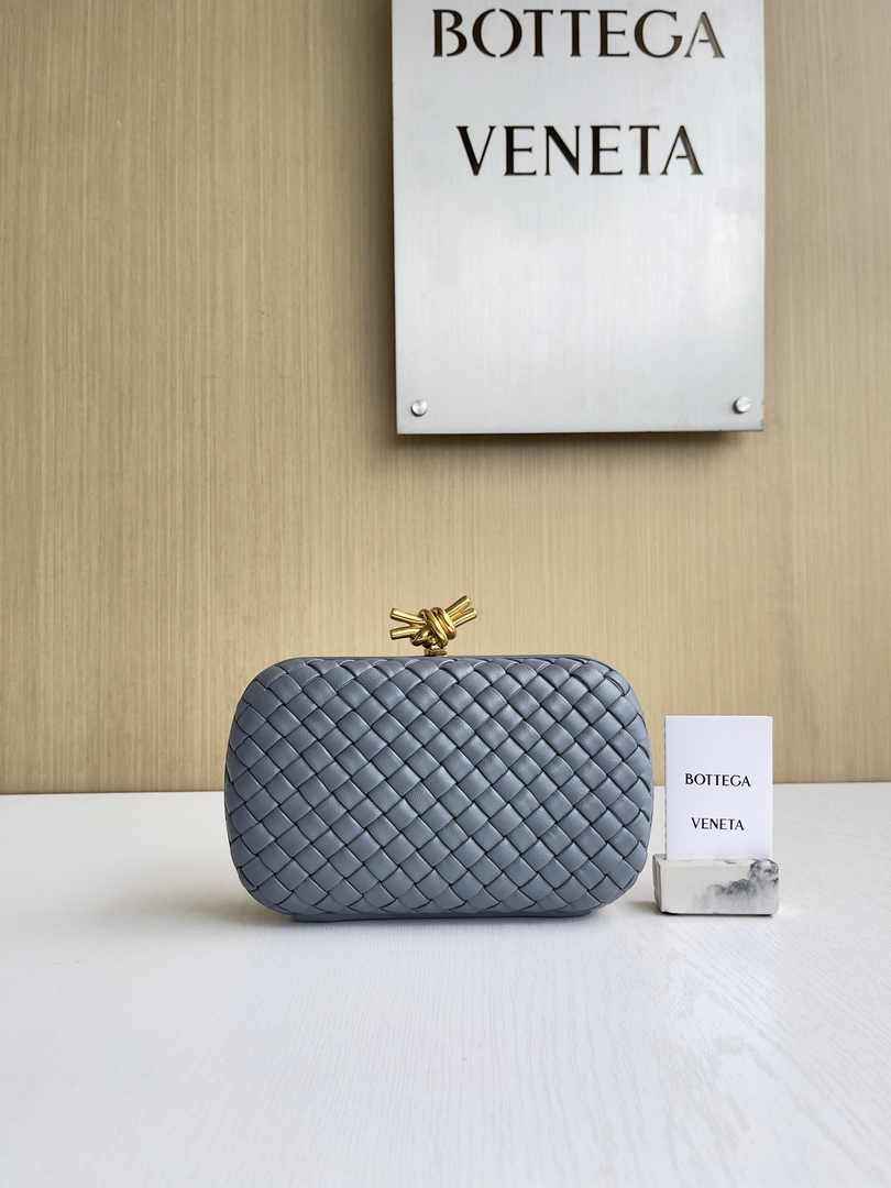Bottega Veneta Knot Gray Calfskin 717622