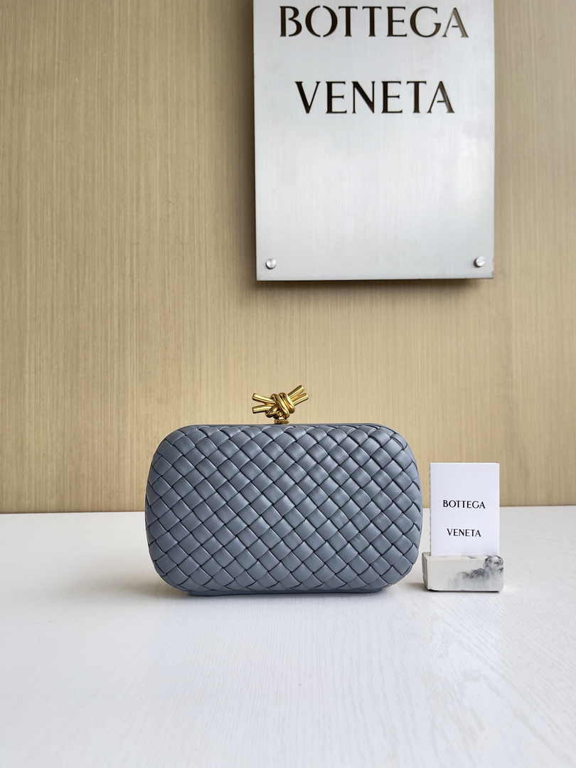 Bottega Veneta Knot Gray Calfskin 717622