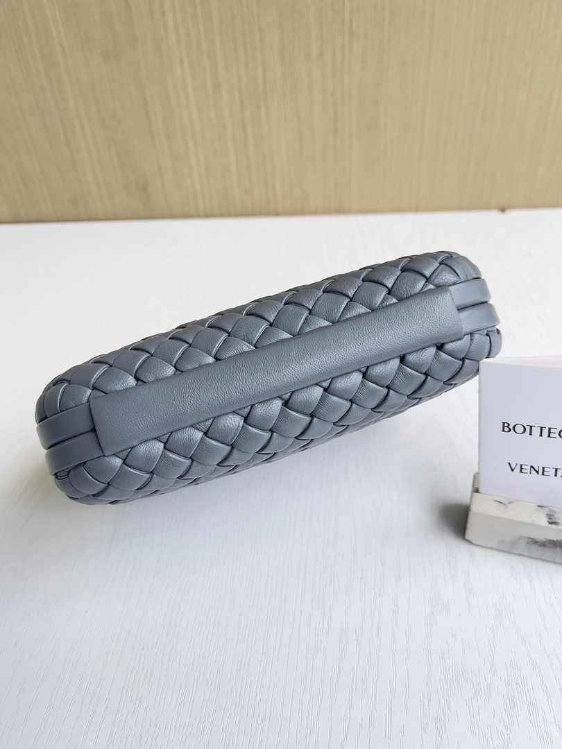 Bottega Veneta Knot Gray Calfskin 717622