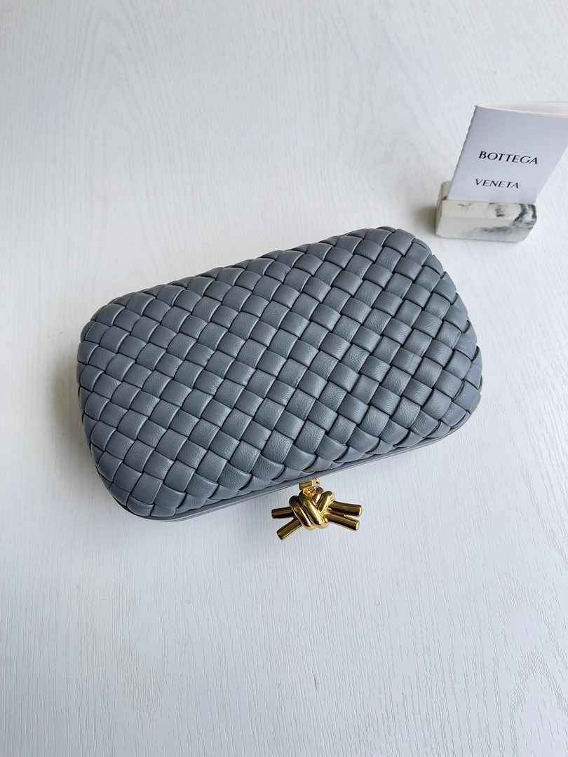 Bottega Veneta Knot Gray Calfskin 717622