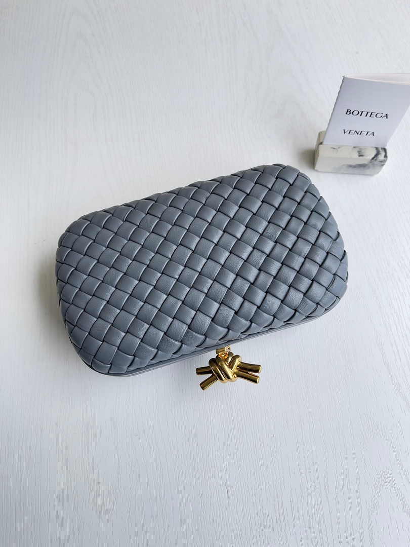 Bottega Veneta Knot Gray Calfskin 717622