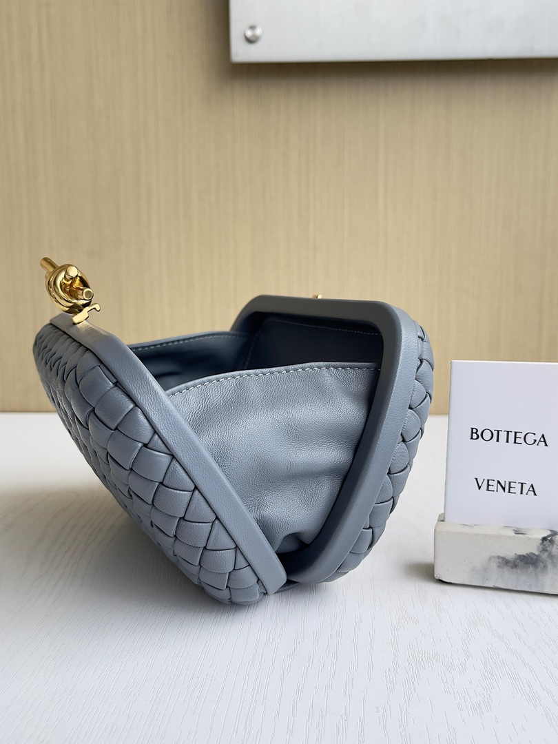 Bottega Veneta Knot Gray Calfskin 717622