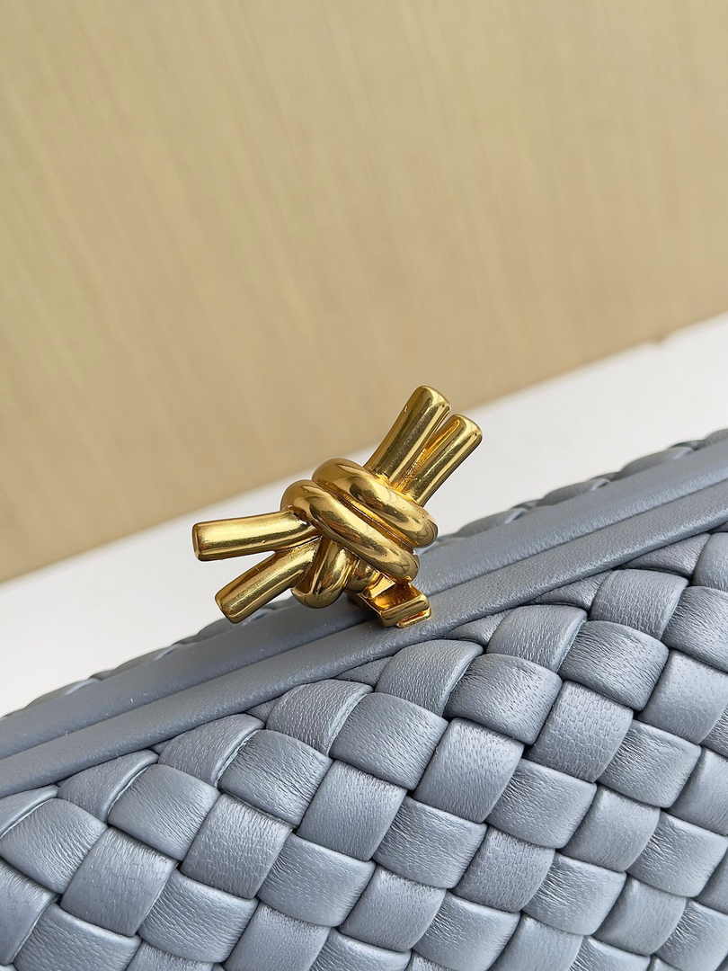 Bottega Veneta Knot Gray Calfskin 717622