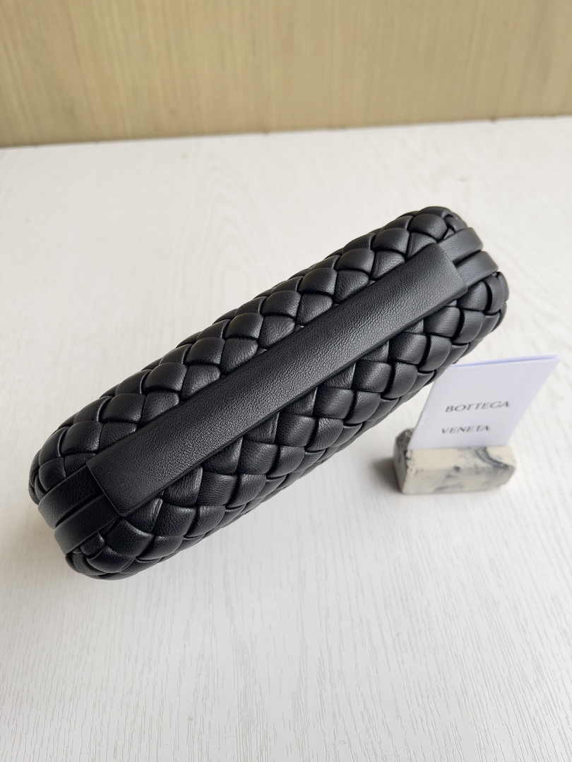 Bottega Veneta Knot Black Silver Calfskin 717622