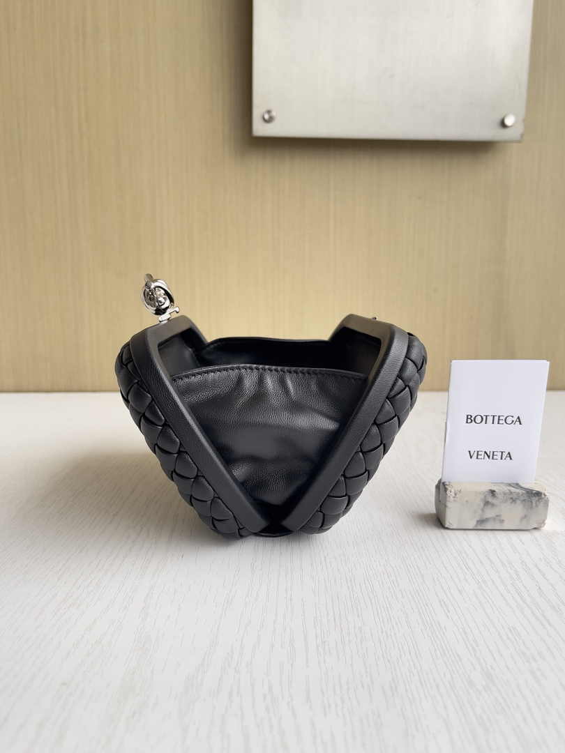 Bottega Veneta Knot Black Silver Calfskin 717622