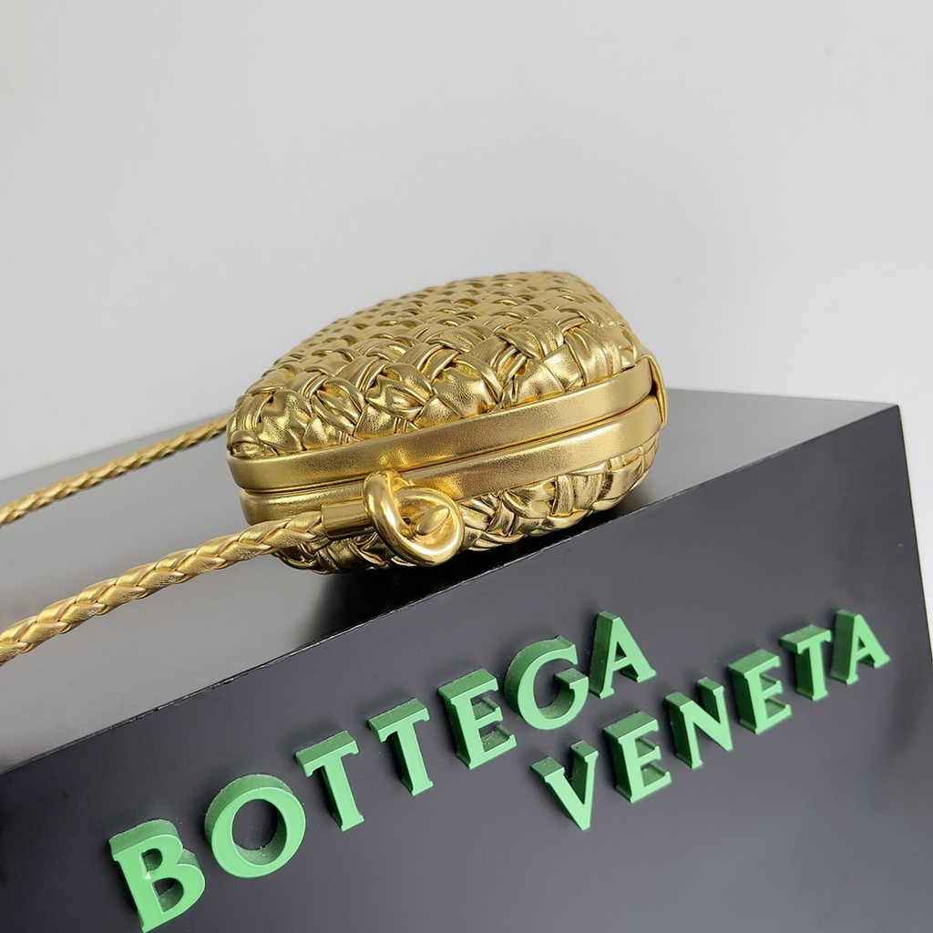 Bottega Veneta Knot With Chain 717623 Gold Calfskin