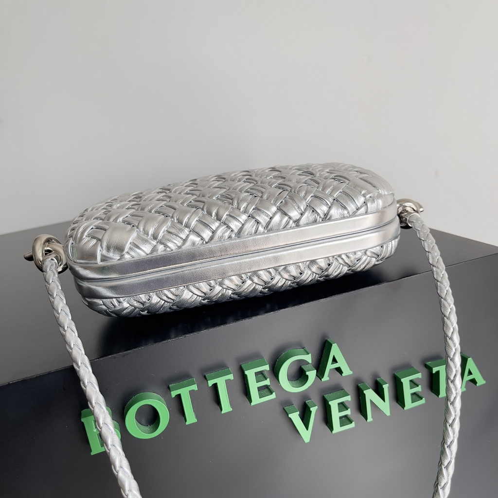 Bottega Veneta Knot With Chain 717623 Silver Calfskin