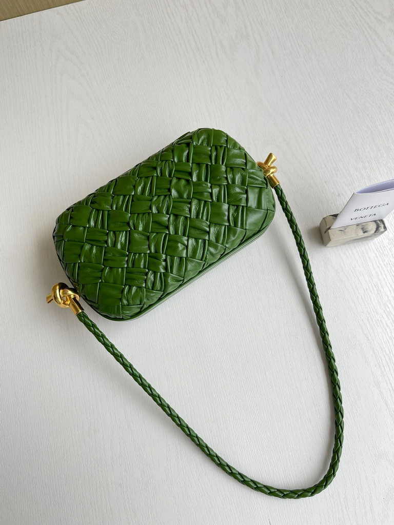 Bottega Veneta Knot With Chain 717623 Dark Green Calfskin