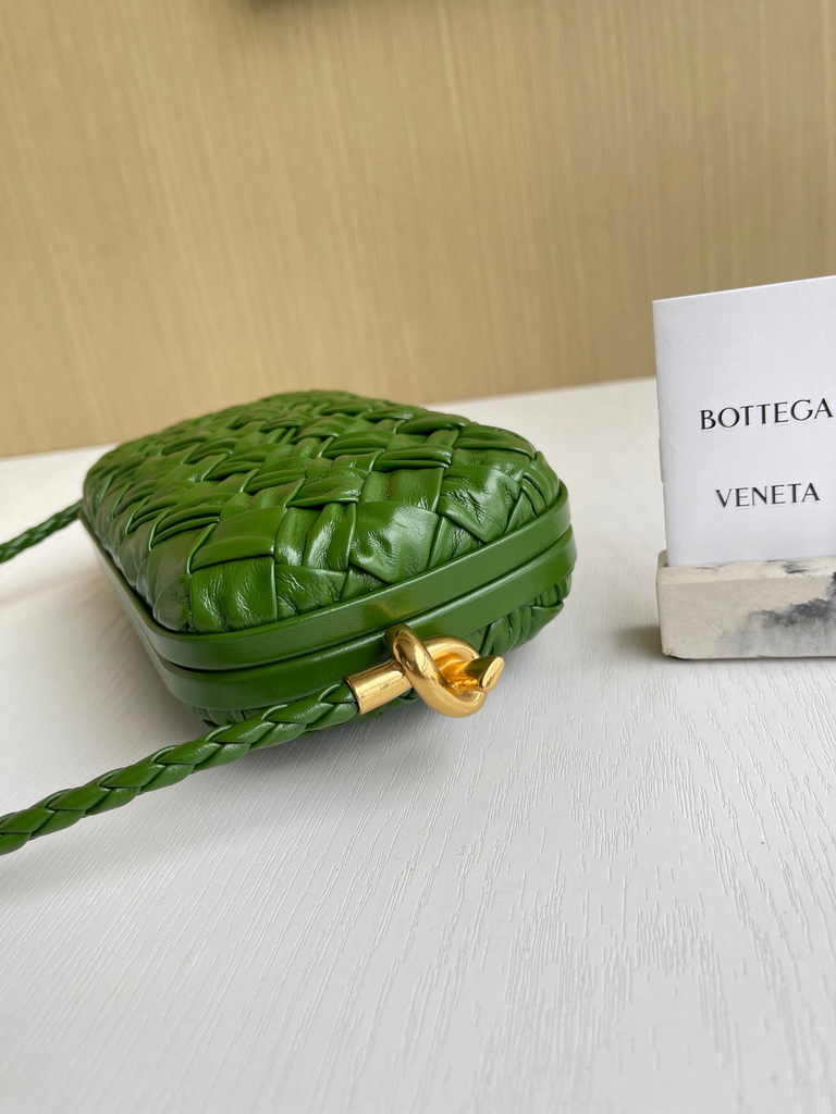 Bottega Veneta Knot With Chain 717623 Dark Green Calfskin