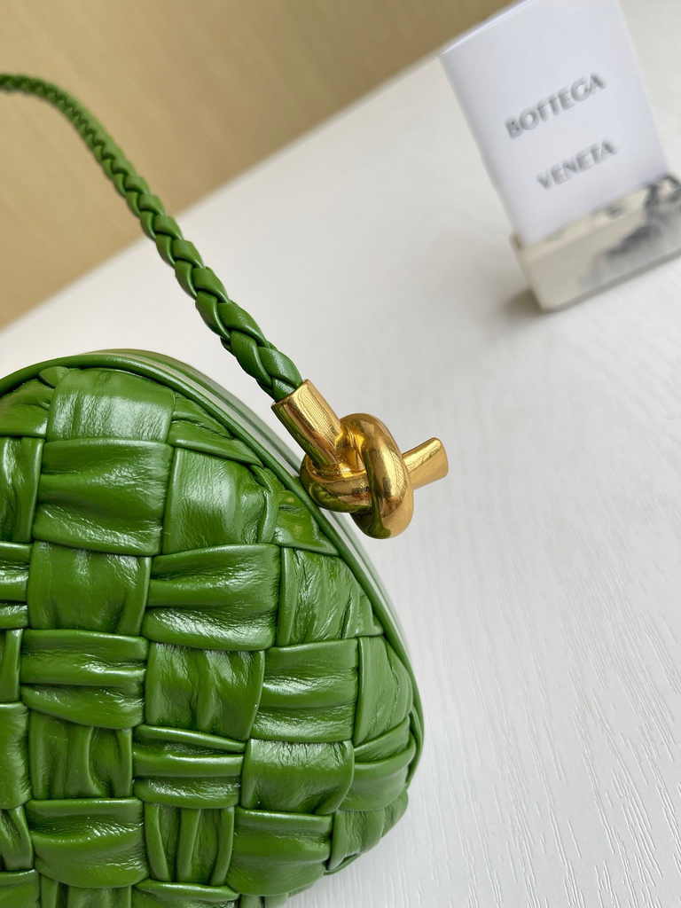 Bottega Veneta Knot With Chain 717623 Dark Green Calfskin