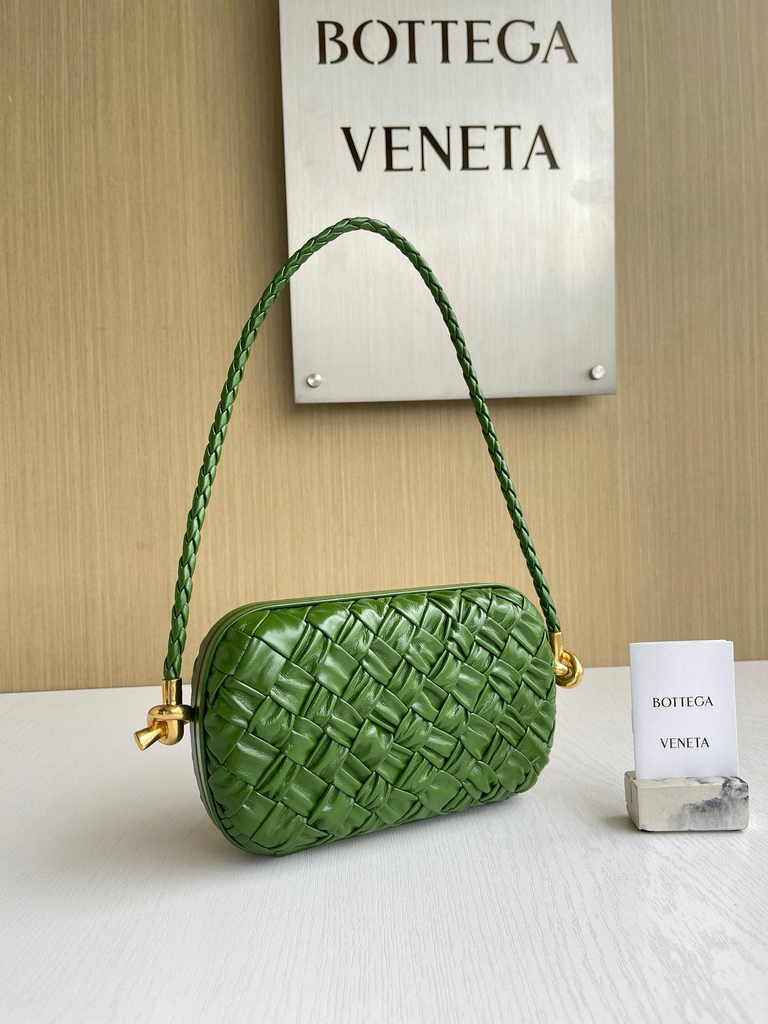 Bottega Veneta Knot With Chain 717623 Dark Green Calfskin