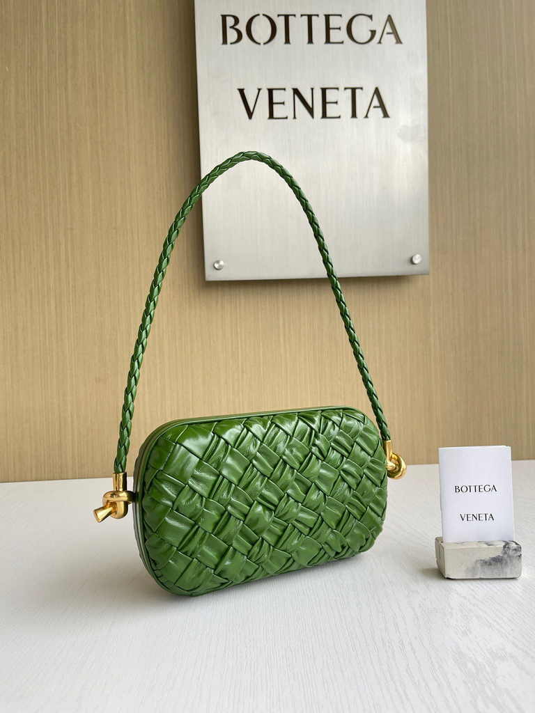 Bottega Veneta Knot With Chain 717623 Dark Green Calfskin