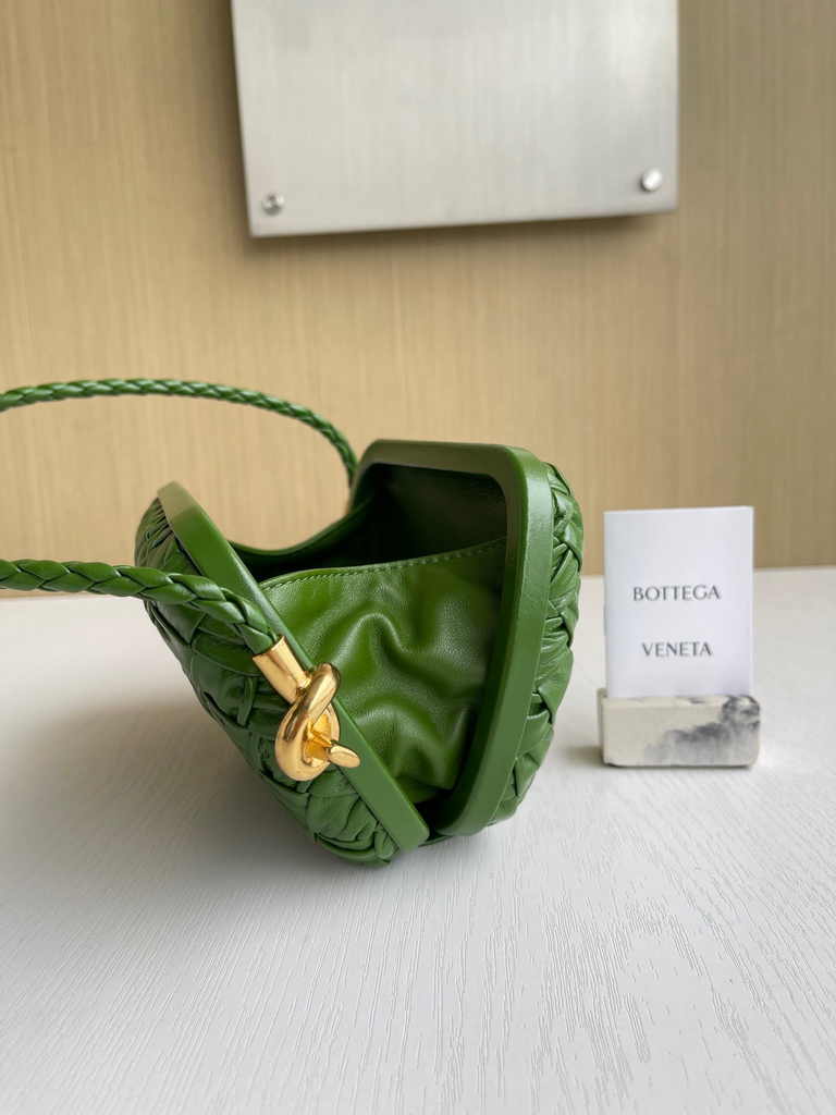 Bottega Veneta Knot With Chain 717623 Dark Green Calfskin