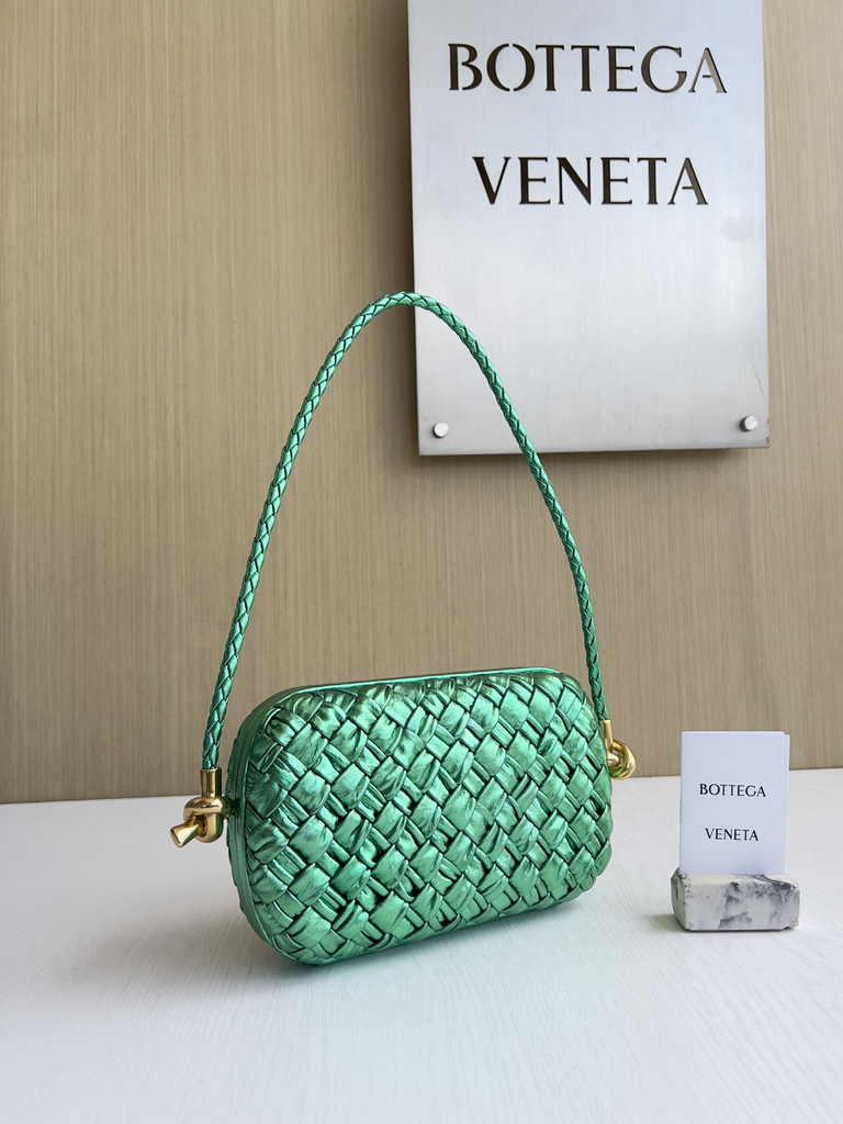 Bottega Veneta Knot With Chain 717623 Calfskin Green