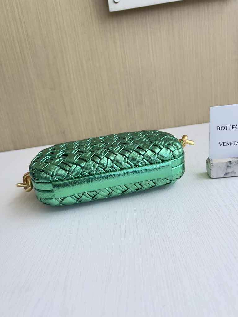Bottega Veneta Knot With Chain 717623 Calfskin Green