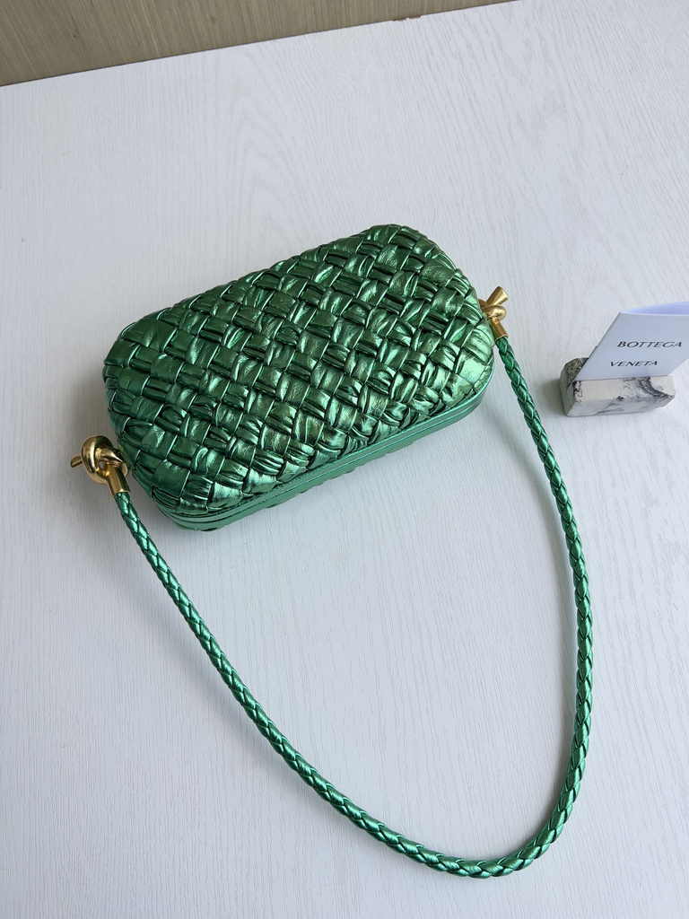 Bottega Veneta Knot With Chain 717623 Calfskin Green